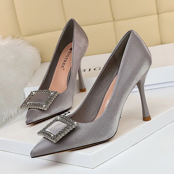 2021 elegant nine-inch high heels woman green strass silk bombs lady satin crystal scarpin nuptial plus size 43 party shoes 6lww, Black
2021 elegant nine-inch high heels woman green strass silk bombs lady satin crystal scarpin nuptial plus size 43 party shoes 6lww, Black
