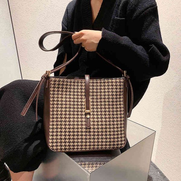 bags handbags autumn and winter high capacity 2021 female ins minority design lattice messenger single shoulder bucket, Black;red
bags handbags autumn and winter high capacity 2021 female ins minority design lattice messenger single shoulder bucket, Black;red