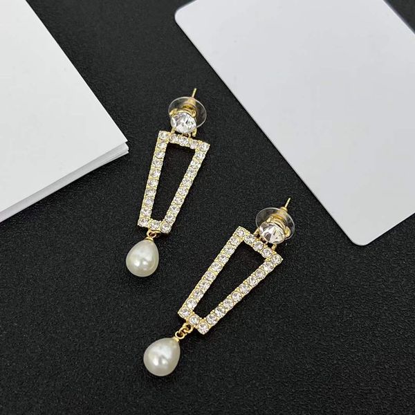 designer jewelry women earrings pearl studs with stamp brass gold plated letter earring elegant new fashion jewelry square, Golden;silver
designer jewelry women earrings pearl studs with stamp brass gold plated letter earring elegant new fashion jewelry square, Golden;silver