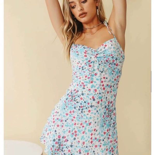 summer 2020 new resort style lace up drawstring back cut out stretch print dress c4-0203, Black;gray
summer 2020 new resort style lace up drawstring back cut out stretch print dress c4-0203, Black;gray
