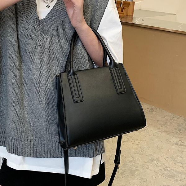 vintage fashion female tote solid color 2021 new quality pu leather women designer handbag high capacity shoulder messenger bag
vintage fashion female tote solid color 2021 new quality pu leather women designer handbag high capacity shoulder messenger bag