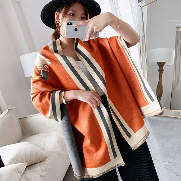 2021 scarf women's autumn and winter korean versatile double-sided shawl long carriage pattern thickened warm neck, Blue;gray
2021 scarf women's autumn and winter korean versatile double-sided shawl long carriage pattern thickened warm neck, Blue;gray