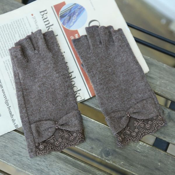 spring autumn show five a finger gloves lace thin korean version wrist guard without half amputation and leakage of fingers
spring autumn show five a finger gloves lace thin korean version wrist guard without half amputation and leakage of fingers