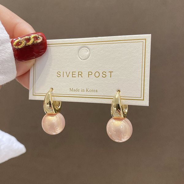 s925 silver needle temperament simple pearl earrings female geometric round metal buckle ear stud earrings retro style fashion jewelry
s925 silver needle temperament simple pearl earrings female geometric round metal buckle ear stud earrings retro style fashion jewelry