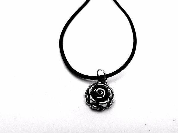 pendant necklaces simple black rose flower petals necklace sunflower leather rope for party, Silver
pendant necklaces simple black rose flower petals necklace sunflower leather rope for party, Silver