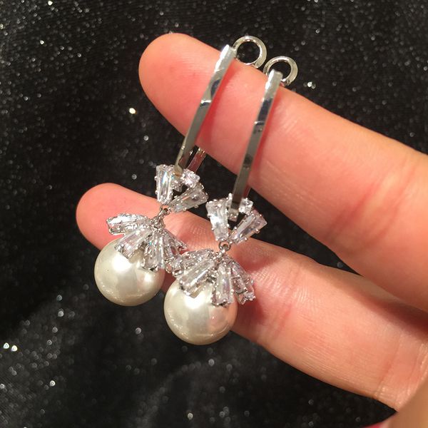 creative luxury micro-set zircon flower pearl earrings sweet rotating pearl minority thin round face earrings s925, Silver
creative luxury micro-set zircon flower pearl earrings sweet rotating pearl minority thin round face earrings s925, Silver