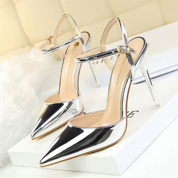 elegant crystal pointed to the wedding shoe. solid women's bombs. fashion. flat buckles. wqnx, Black
elegant crystal pointed to the wedding shoe. solid women's bombs. fashion. flat buckles. wqnx, Black