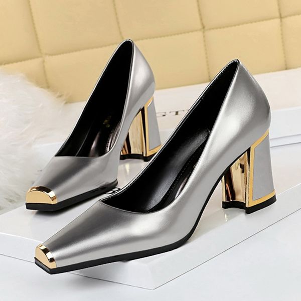 luxury 2021 female spring in the red block seven inches high toe stiletto vintage glitter sliver chunky heels party lm7h, Black
luxury 2021 female spring in the red block seven inches high toe stiletto vintage glitter sliver chunky heels party lm7h, Black