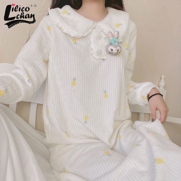 2020 new winter pattern of pineapple plush nightdress long nightwear beautiful sleepwear doll collar clothes from women's houses, Black;white
2020 new winter pattern of pineapple plush nightdress long nightwear beautiful sleepwear doll collar clothes from women's houses, Black;white