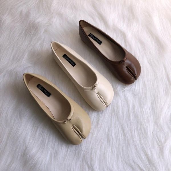 ins super-split toe pigskin shoe toe flat sole shoe lady lazy half slipper lady net red single shoe large size y200423, Black
ins super-split toe pigskin shoe toe flat sole shoe lady lazy half slipper lady net red single shoe large size y200423, Black