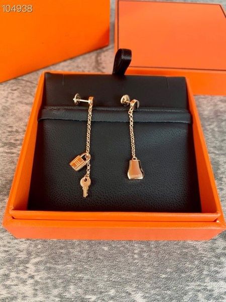 luxury o'kelly brand designer copper with 18k gold plated bag lock key charm long chain dangle earrings for women jewelry, Silver
luxury o'kelly brand designer copper with 18k gold plated bag lock key charm long chain dangle earrings for women jewelry, Silver