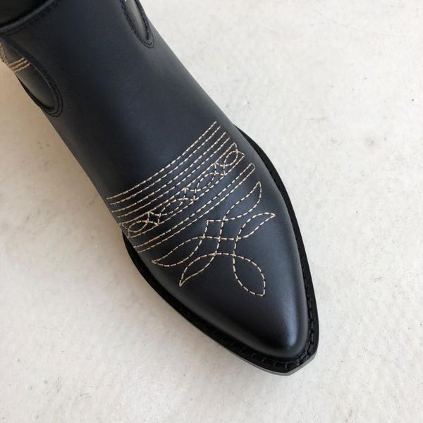 fashion woman comfortable chunky mid high heel cow leather ankle boots pointed toe embroidery chunky heel ankle boots woman 43, Black
fashion woman comfortable chunky mid high heel cow leather ankle boots pointed toe embroidery chunky heel ankle boots woman 43, Black