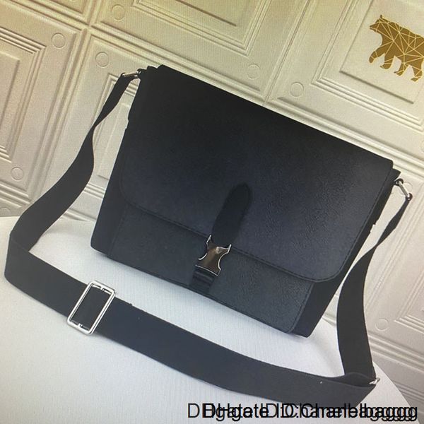 high real leathe explorer messenger mens hasp crossbody bags fashion man shoulder document bag clutch purse briefcases
high real leathe explorer messenger mens hasp crossbody bags fashion man shoulder document bag clutch purse briefcases