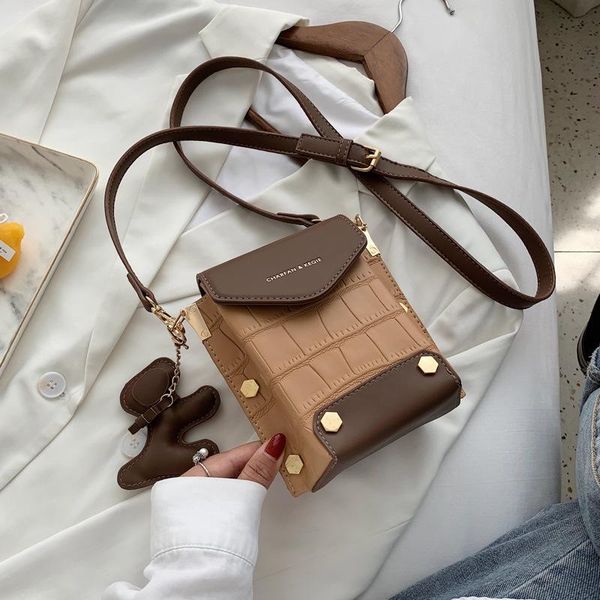 cross body 2021 fashion women pu leather handbag vintage female alligator pattern purses small bag shoulder bags for girls
cross body 2021 fashion women pu leather handbag vintage female alligator pattern purses small bag shoulder bags for girls