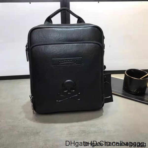 designer original cow leather hardware large capacity space design multi card position + concealed zipper men's sho
designer original cow leather hardware large capacity space design multi card position + concealed zipper men's sho