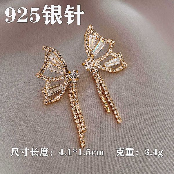 silver needle korean temperament versatile net s925 red alloy inlaid diamond love geometric flower butterfly earrings
silver needle korean temperament versatile net s925 red alloy inlaid diamond love geometric flower butterfly earrings