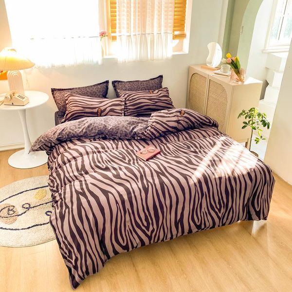 cartoon polar bear bedding sets children's beddingset bed linen duvet cover bed sheet pillowcase/bed parrure de lit 2 personnes
cartoon polar bear bedding sets children's beddingset bed linen duvet cover bed sheet pillowcase/bed parrure de lit 2 personnes