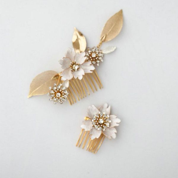 grecian flower bridal hair comb gold hollow leaf hair accessories gorgeous rhinestone wedding pins gift, Golden;silver
grecian flower bridal hair comb gold hollow leaf hair accessories gorgeous rhinestone wedding pins gift, Golden;silver