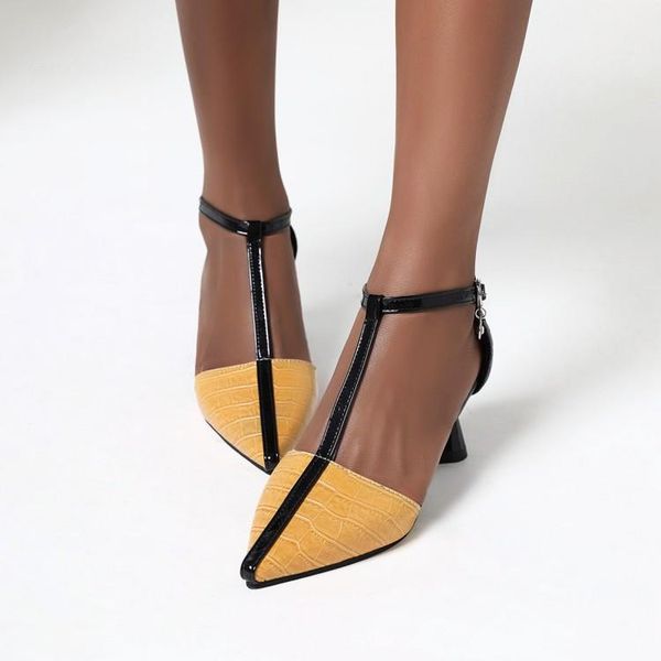 sandals baotou women's 2021 summer casual medium heel pointed wrap hollowed out diamond flat buckle thick shoes, Black
sandals baotou women's 2021 summer casual medium heel pointed wrap hollowed out diamond flat buckle thick shoes, Black