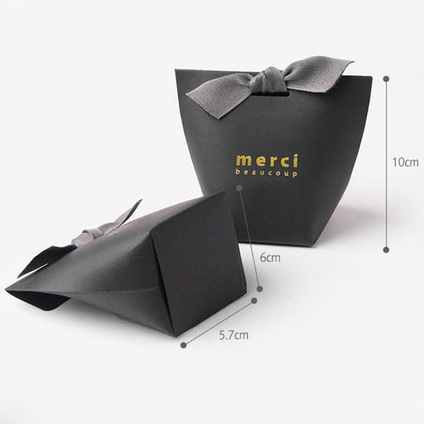 50pcs/lot merci beaucoup white black color gift paper cake wedding favor boxes candy box with ribbon dhd2551
50pcs/lot merci beaucoup white black color gift paper cake wedding favor boxes candy box with ribbon dhd2551