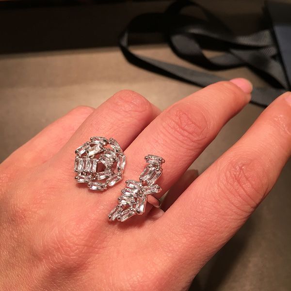 design of female opening with round ring ins irregular diamond ring, Silver
design of female opening with round ring ins irregular diamond ring, Silver