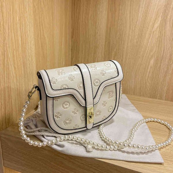 2022 factory wholesale korean version messenger for women summer fashion, foreign style, simple embossed shoulder , fashionable bag
2022 factory wholesale korean version messenger for women summer fashion, foreign style, simple embossed shoulder , fashionable bag
