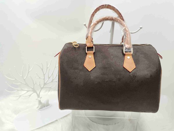 2022 women messenger bag classic style fashion shoulder lady totes handbags speedy 30cm with strap leather clutches bags
2022 women messenger bag classic style fashion shoulder lady totes handbags speedy 30cm with strap leather clutches bags
