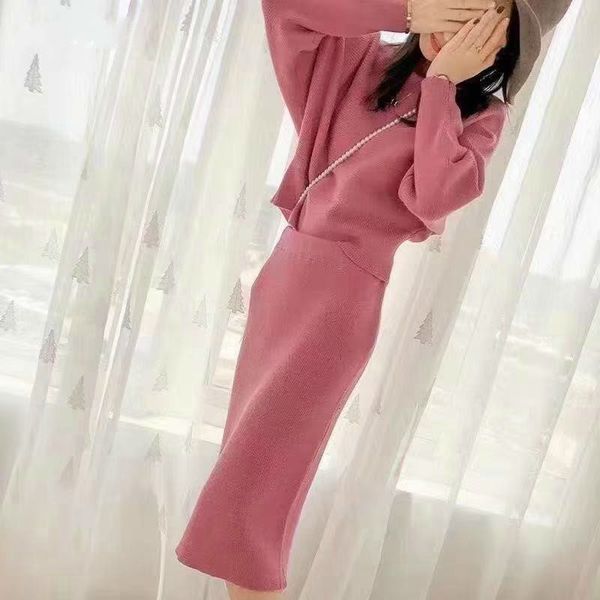 2021 new elegant female knitting set of two adjustable solid parts slash neck pullovers split into wrapped pencil skirts ivg4, Gray
2021 new elegant female knitting set of two adjustable solid parts slash neck pullovers split into wrapped pencil skirts ivg4, Gray