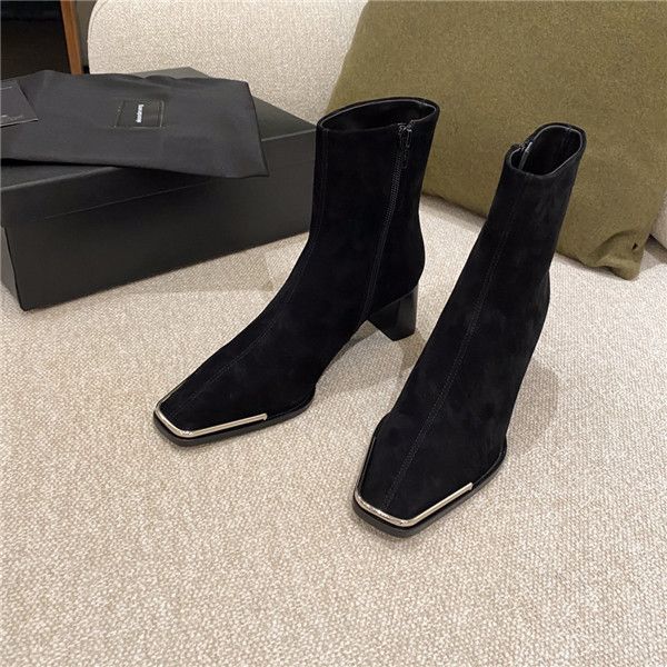 women's shoes 2020 autumn and winter new metal square head thick-heeled short boots the same style as the star in the leather, Black
women's shoes 2020 autumn and winter new metal square head thick-heeled short boots the same style as the star in the leather, Black