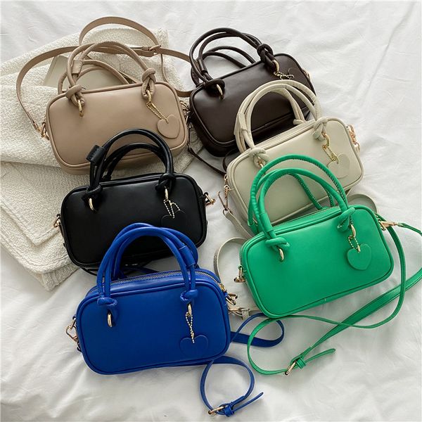korean handbag women's bag 2022 new fashion simple small square fashion single shoulder messenger bag
korean handbag women's bag 2022 new fashion simple small square fashion single shoulder messenger bag