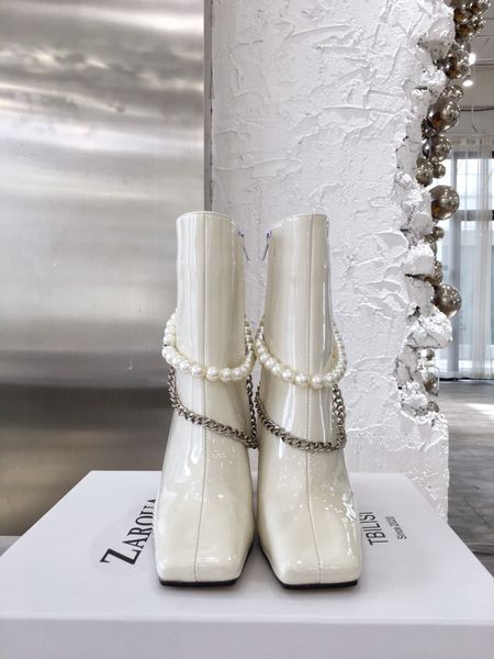 2020ss women fashion boots leather surface with pearl necklace decoration bottes pour femmes de luxe ladies party dress booties#1f, Black
2020ss women fashion boots leather surface with pearl necklace decoration bottes pour femmes de luxe ladies party dress booties#1f, Black