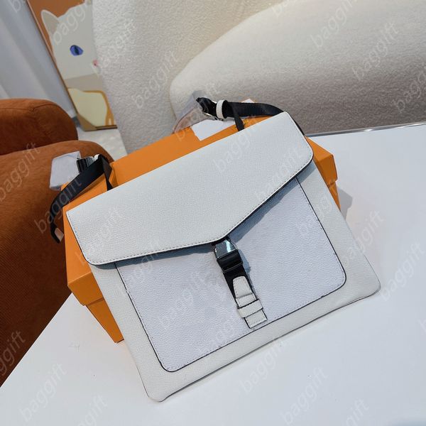 luxurys designer kim jones new messenger men outdoor flap bag cross body shoulder white cover purse pochette voyage handbags standing pouch
luxurys designer kim jones new messenger men outdoor flap bag cross body shoulder white cover purse pochette voyage handbags standing pouch