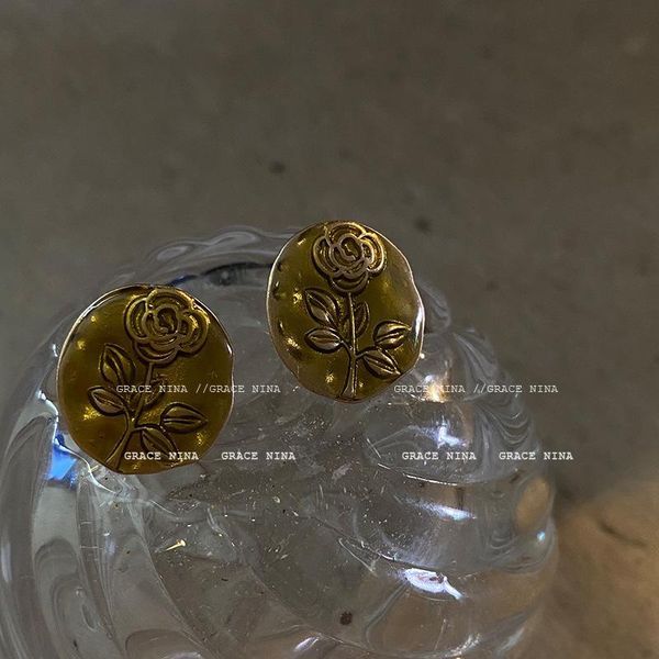 2020 fashion vintage rose flower geometric round square metal stud earrings for women simple jewelry girl gifter, Golden;silver
2020 fashion vintage rose flower geometric round square metal stud earrings for women simple jewelry girl gifter, Golden;silver