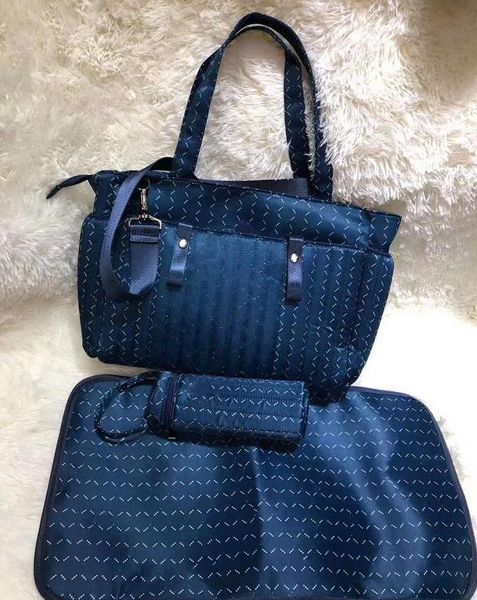 2020 new baby diaper travel bag mommy bag nursing diaper bag + replacement pad + bottle rack
2020 new baby diaper travel bag mommy bag nursing diaper bag + replacement pad + bottle rack