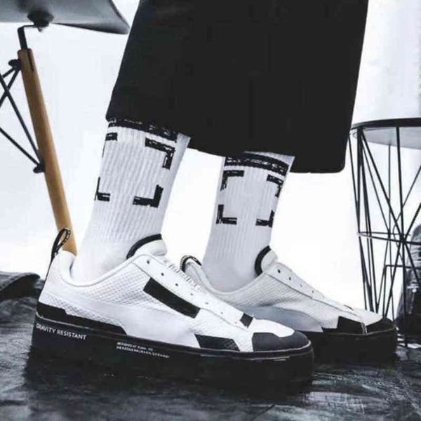 fashion offs luxury brand cotton socks arrow warning line straight board tide sock sports long tube sweat absorbing breathable stockings d85, Black
fashion offs luxury brand cotton socks arrow warning line straight board tide sock sports long tube sweat absorbing breathable stockings d85, Black