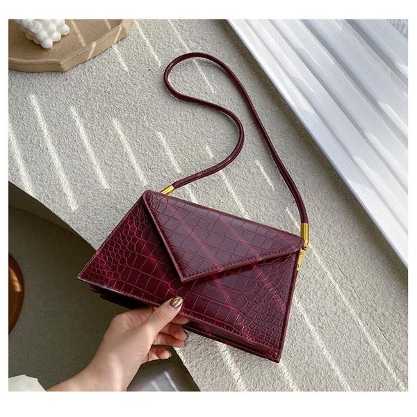 british fashion simple small square bag women snack pattern handbag high-quality pu leather chain mobile phone shoulder bags1
british fashion simple small square bag women snack pattern handbag high-quality pu leather chain mobile phone shoulder bags1