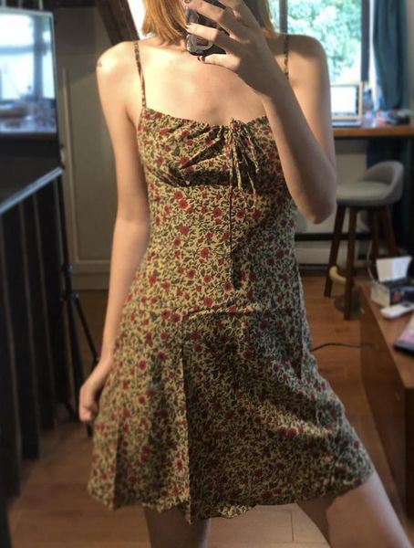 casual dresses est fashion ladies silk floral print spaghetti strap mini dress with self tie drawstring & creased effect, Black;gray
casual dresses est fashion ladies silk floral print spaghetti strap mini dress with self tie drawstring & creased effect, Black;gray