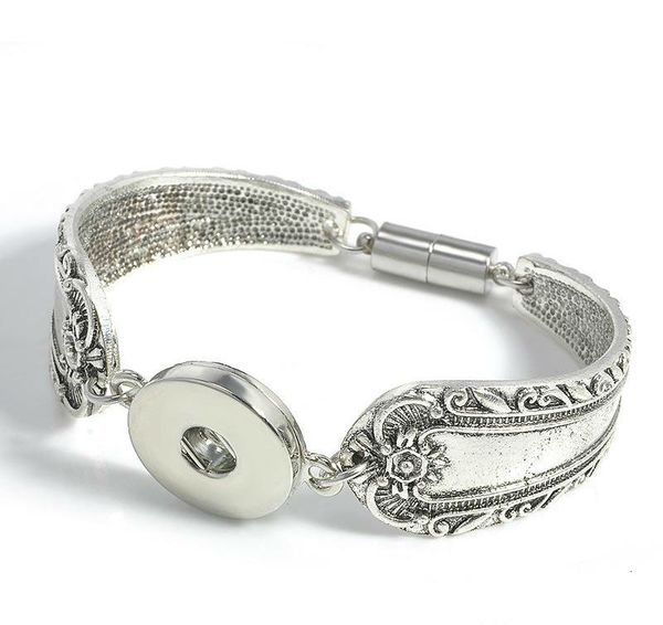 charm bracelets silver plated for men pretty women button ginger jewelry cuff bangle metal snap braceletg858, Golden;silver
charm bracelets silver plated for men pretty women button ginger jewelry cuff bangle metal snap braceletg858, Golden;silver