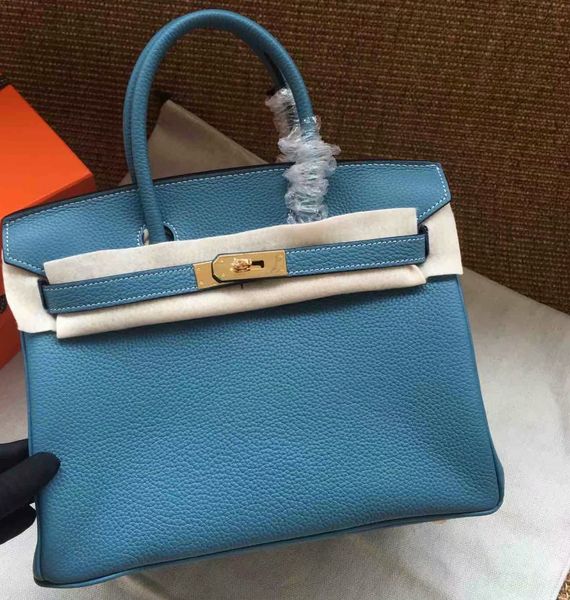 whosale blue desgn keiily purse size 25 30 35cm for chosen,calf skin machina made,have gold and silver hardware,contact me for details
whosale blue desgn keiily purse size 25 30 35cm for chosen,calf skin machina made,have gold and silver hardware,contact me for details