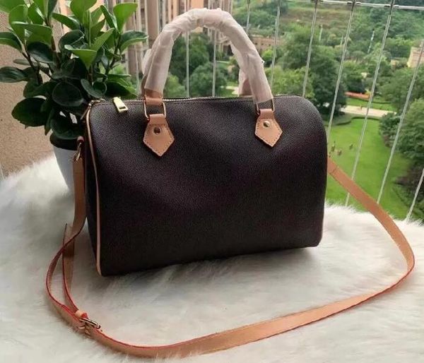 speedy bandouliere 30cm handbag black / beige cross body bag embossed grained leather padlock luxurys designers bags, Red;black
speedy bandouliere 30cm handbag black / beige cross body bag embossed grained leather padlock luxurys designers bags, Red;black