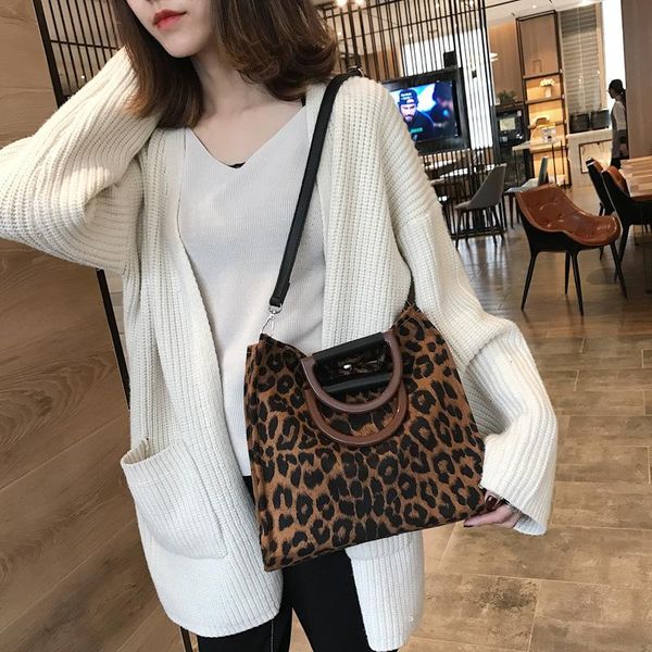 cross body 2021 luxury crossbody bags for women winter warm faux fur female shoulder bag girl's leopard shopping tote handbags
cross body 2021 luxury crossbody bags for women winter warm faux fur female shoulder bag girl's leopard shopping tote handbags