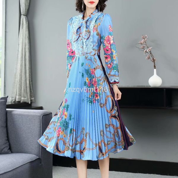 casual dresses court printed imitation silk skirt lace up collar long sleeve waist crimp large swing autumn, Black;gray
casual dresses court printed imitation silk skirt lace up collar long sleeve waist crimp large swing autumn, Black;gray