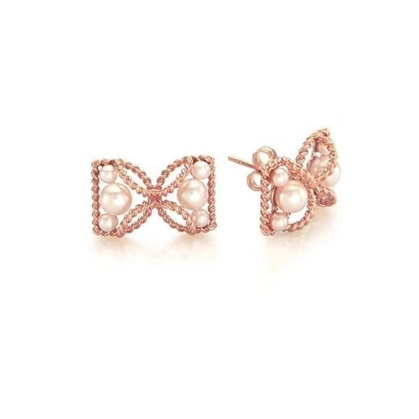 women's jewelry 2019 early spring new korean products pearl twist bow earringstoo, Golden;silver
women's jewelry 2019 early spring new korean products pearl twist bow earringstoo, Golden;silver