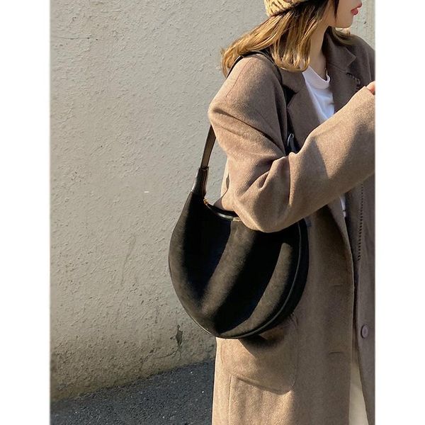 women's niche design bag 2021 new fashion single shoulder underarm pack solid color large capacity casual bag e003
women's niche design bag 2021 new fashion single shoulder underarm pack solid color large capacity casual bag e003