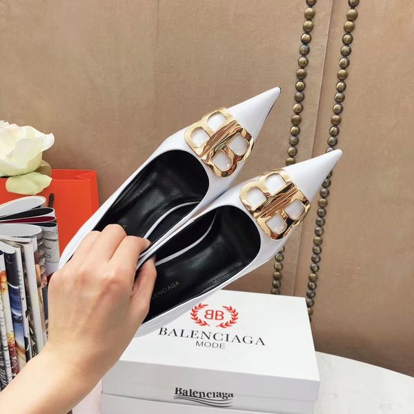 designer womens high heels luxury white gold metal decoration leather pointed head high heel with box size 34-40, Black
designer womens high heels luxury white gold metal decoration leather pointed head high heel with box size 34-40, Black