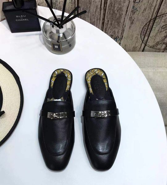 designer womens slippers luxury black yellow print metal secoration round head flat heel slippers with box size 35-40
designer womens slippers luxury black yellow print metal secoration round head flat heel slippers with box size 35-40