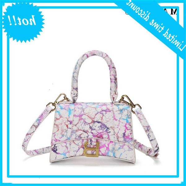 maidudu women's new 2020 messenger shoulder printed handbag painted graffiti bag bags 
maidudu women's new 2020 messenger shoulder printed handbag painted graffiti bag bags
