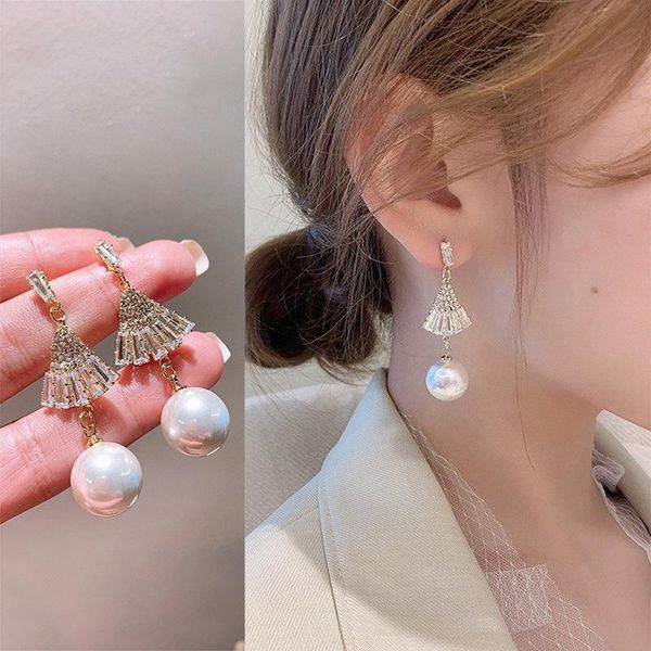 stud 2021 fan-shaped pearl pendant long crystal earrings fashion temperament women elegant, Golden;silver
stud 2021 fan-shaped pearl pendant long crystal earrings fashion temperament women elegant, Golden;silver