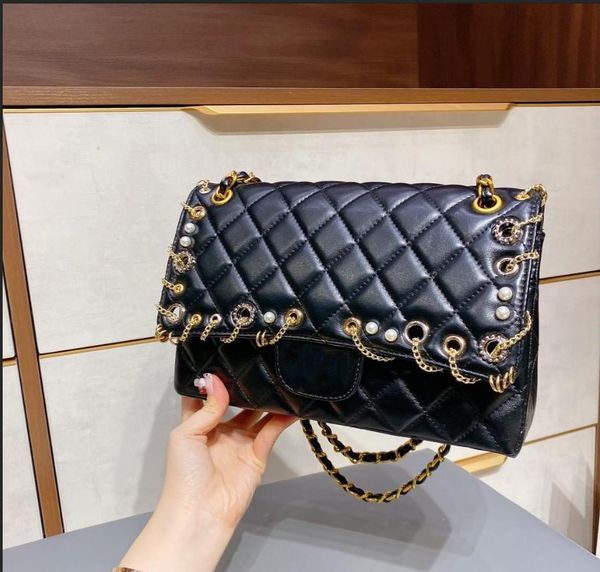 2021 new leather fashion womens bag pearl decoration chain cf shoulder bag luxurys designers bags handbags messenger bags blac
2021 new leather fashion womens bag pearl decoration chain cf shoulder bag luxurys designers bags handbags messenger bags blac