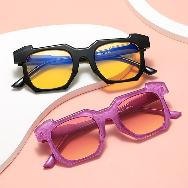 2020 new women's irregular fashion sunglasses colorful personalized street glasses designer jjkd, White;black 
2020 new women's irregular fashion sunglasses colorful personalized street glasses designer jjkd, White;black